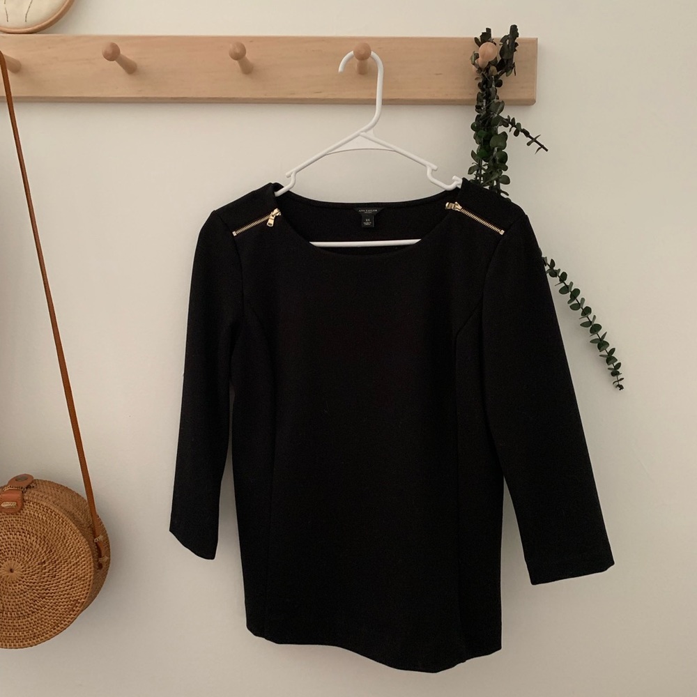 Structured top with zipper detail